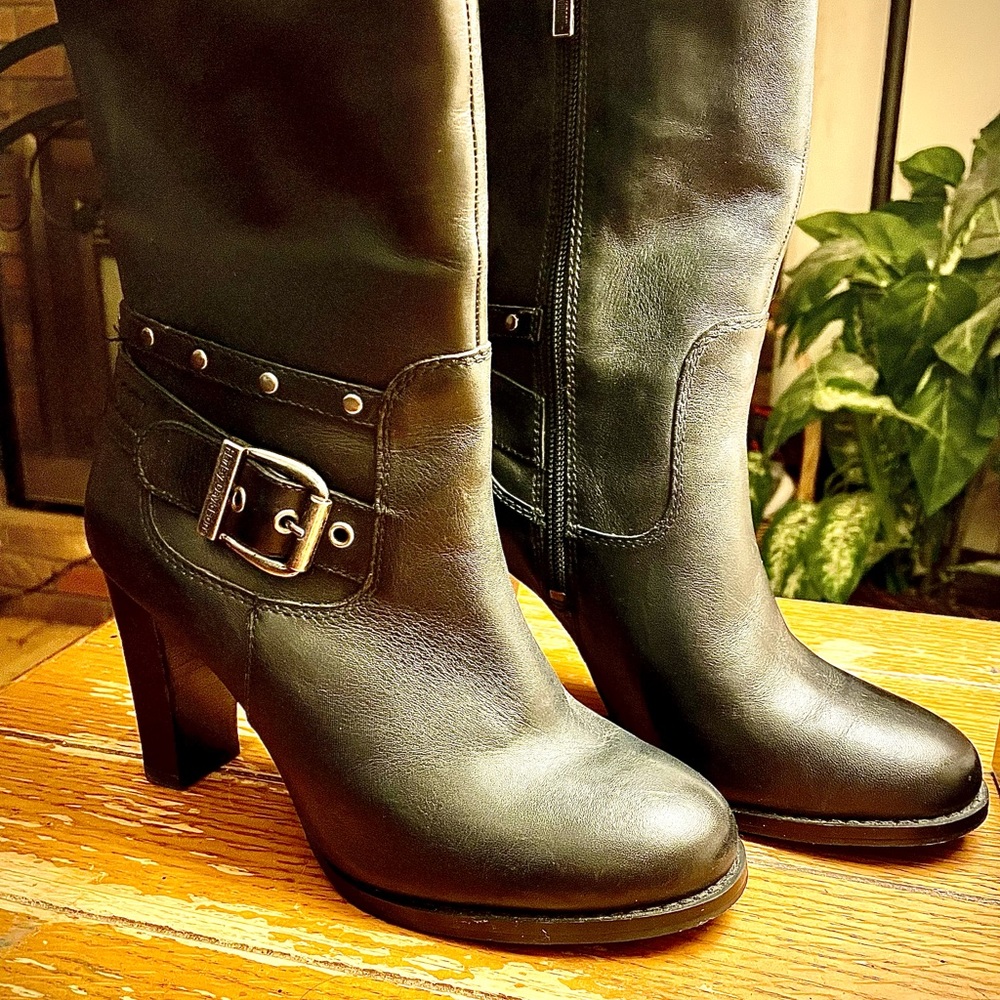 Harley Davidson size 6,5 boots with heels